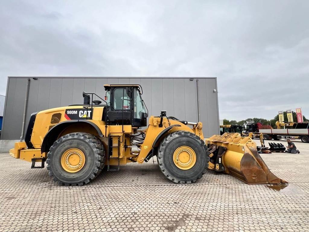 CAT 980M Gumikerekes homlokrakodók
