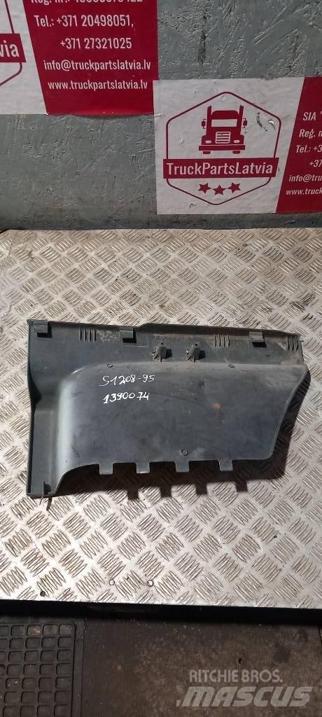 Scania 94 D.   1390074 Vezetőfülke és belső tartozékok