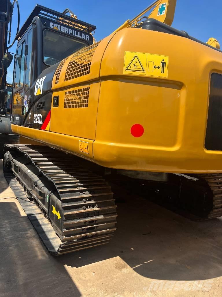 CAT 325D Lánctalpas kotrók