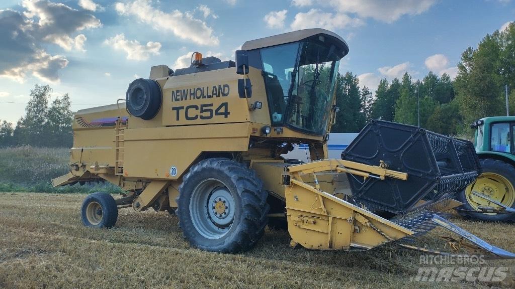 New Holland TC 54 Kombájnok
