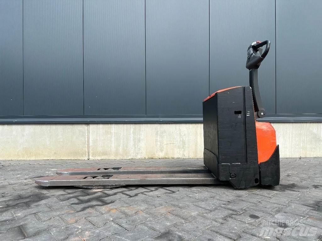 BT LWE180 Gyalogkíséretű targonca