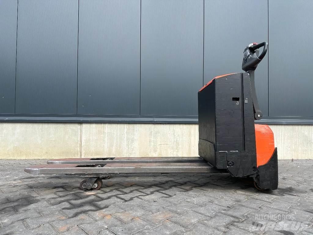 BT LWE180 Gyalogkíséretű targonca