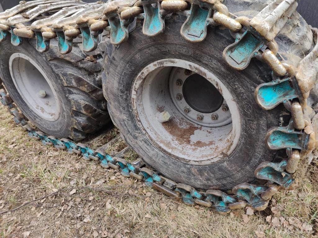 Komatsu 901 XC Betakarítók