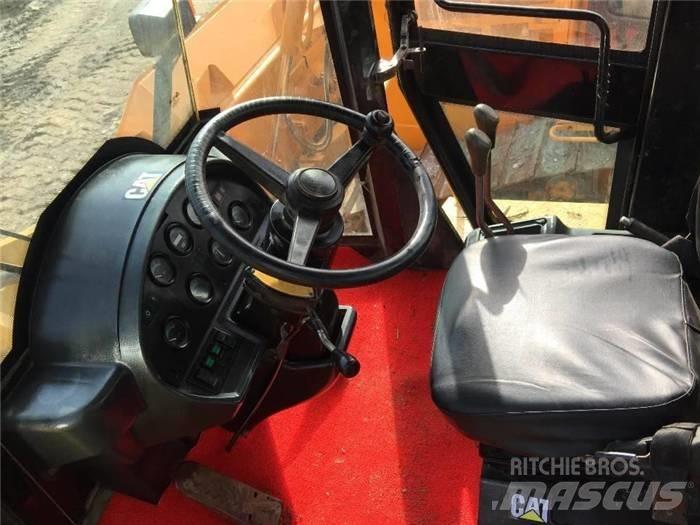 CAT 950 H Gumikerekes homlokrakodók