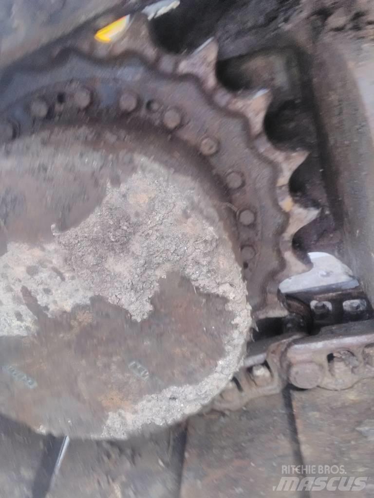 Volvo 210 C Lánctalpas kotrók