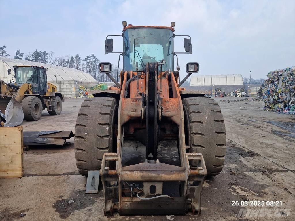 Doosan DL 250 Gumikerekes homlokrakodók