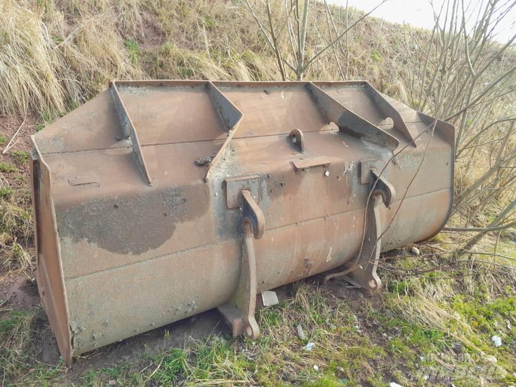 Doosan DL 250 Gumikerekes homlokrakodók