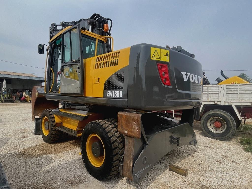 Volvo EW 180 C Gumikerekes kotrók