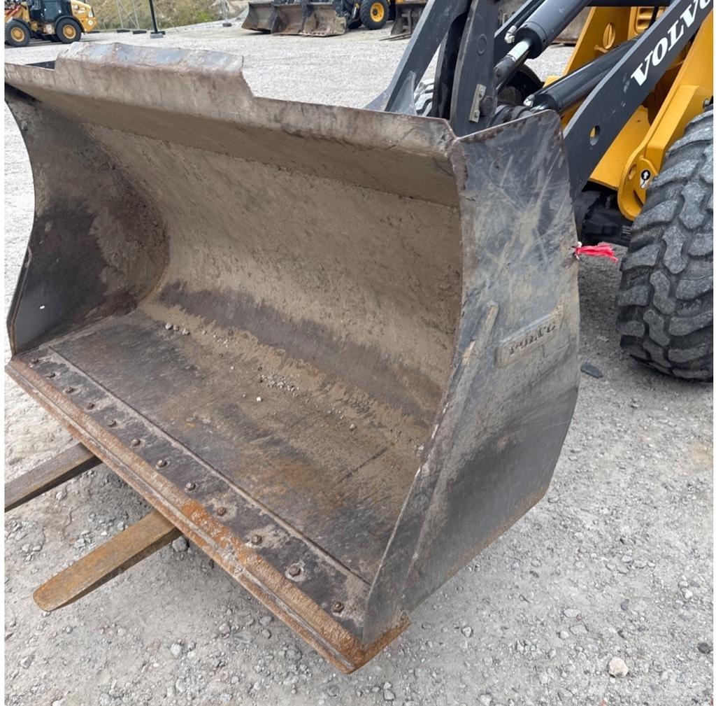 Volvo L25F Gumikerekes homlokrakodók