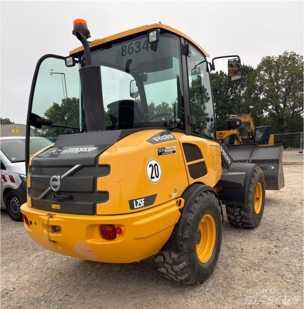 Volvo L25F Gumikerekes homlokrakodók