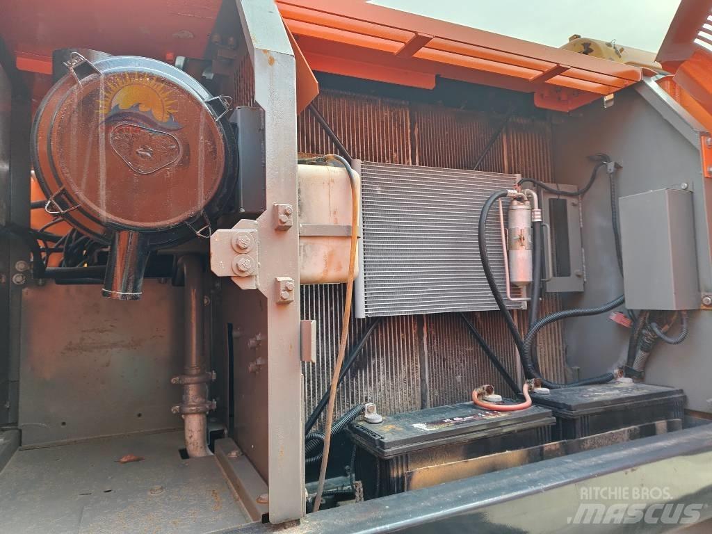 Hitachi ZX 210 Lánctalpas kotrók