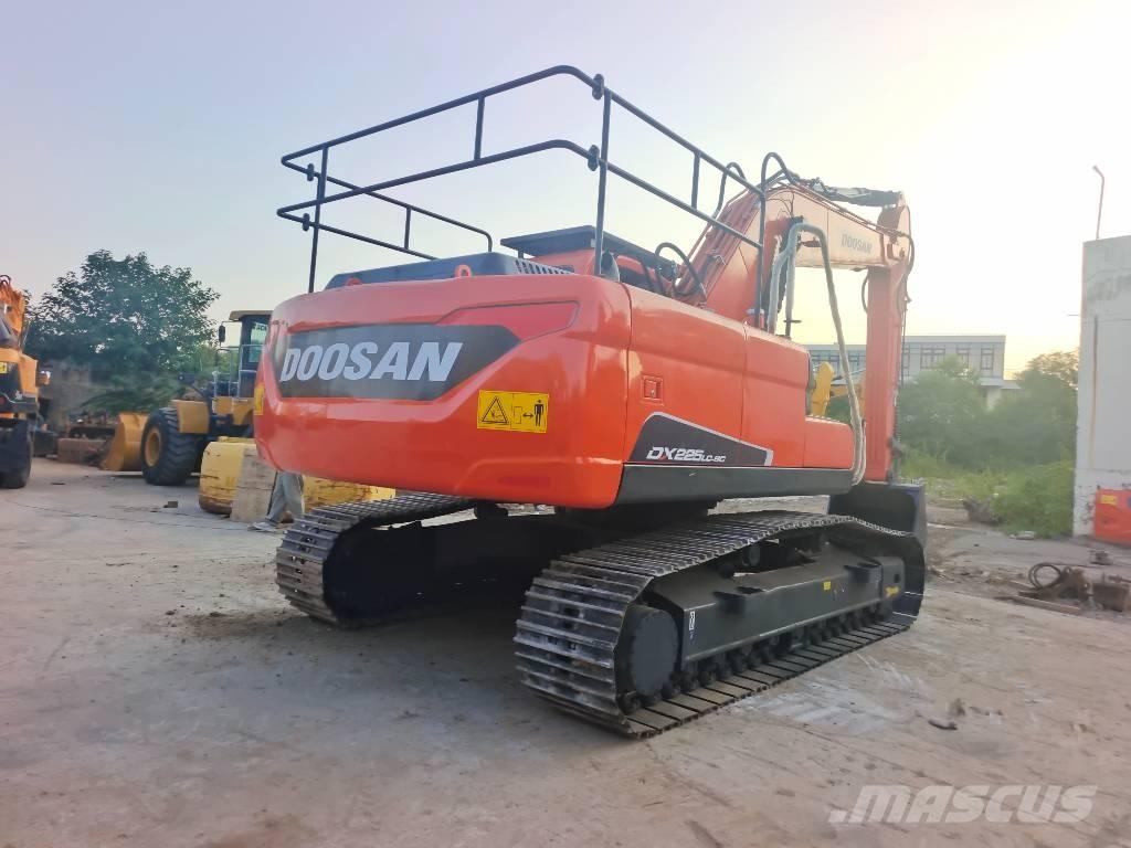 Doosan DX 225 LC Lánctalpas kotrók