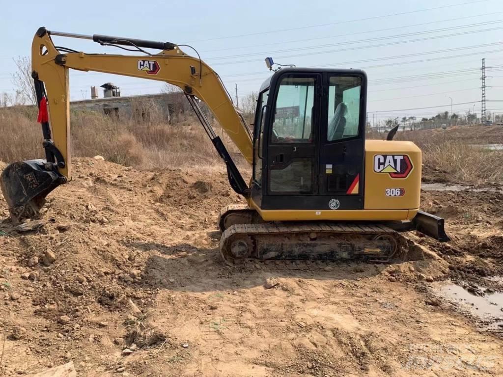 CAT 306 Mini kotrók < 7t