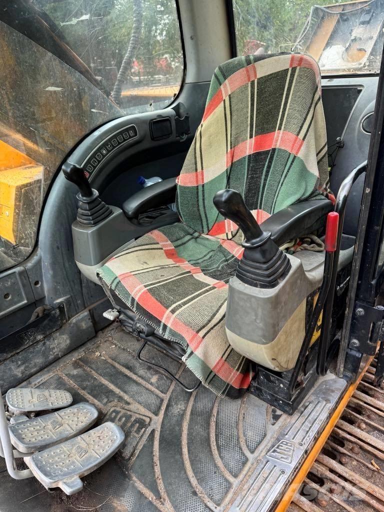 JCB JS 220 LC Lánctalpas kotrók