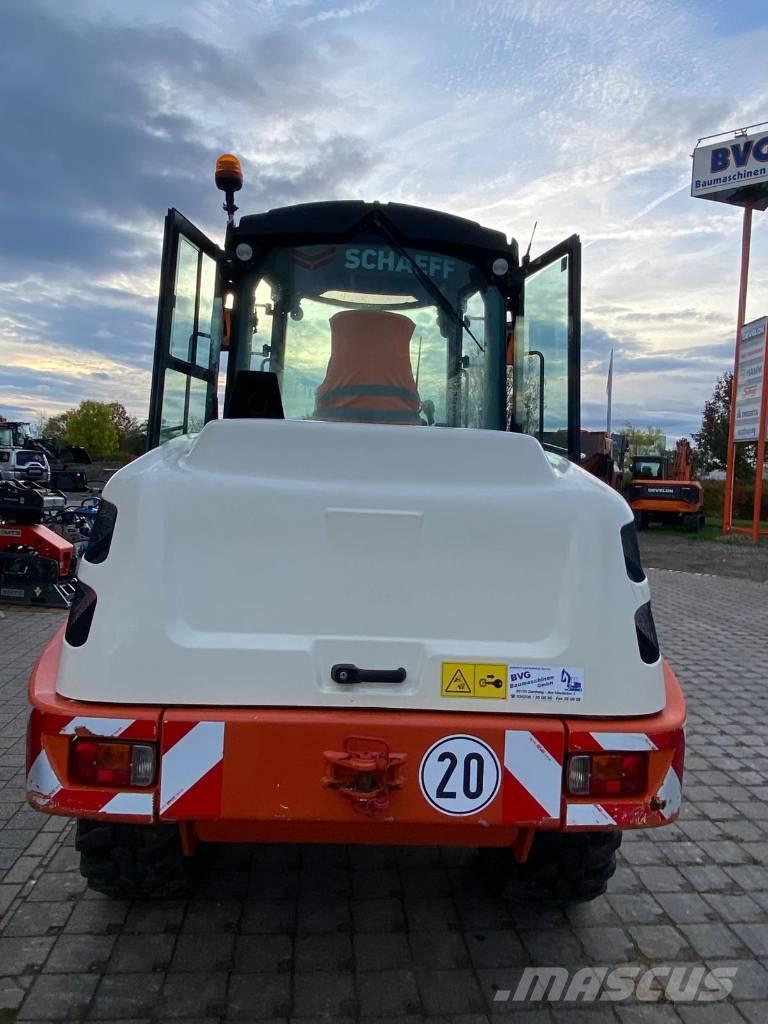 Yanmar V 100 Gumikerekes homlokrakodók