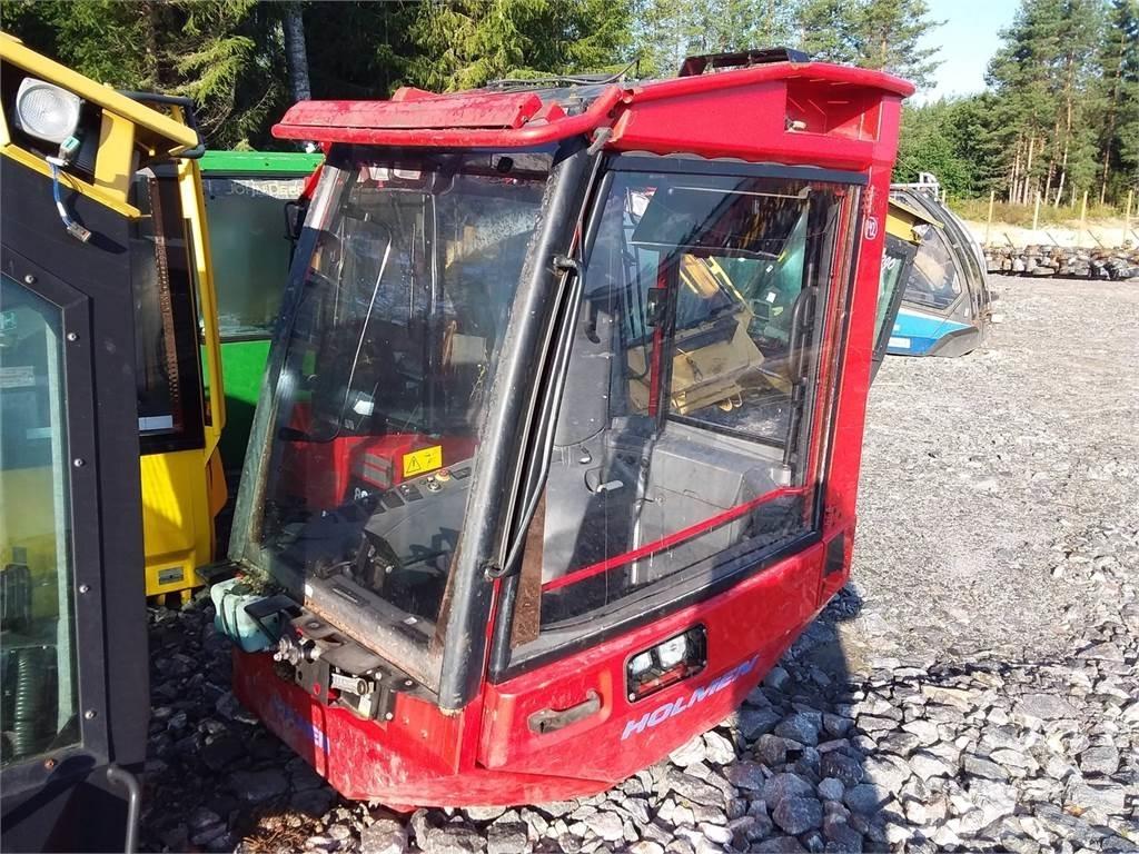 Komatsu 931 Vezetőfülke és belső tartozékok