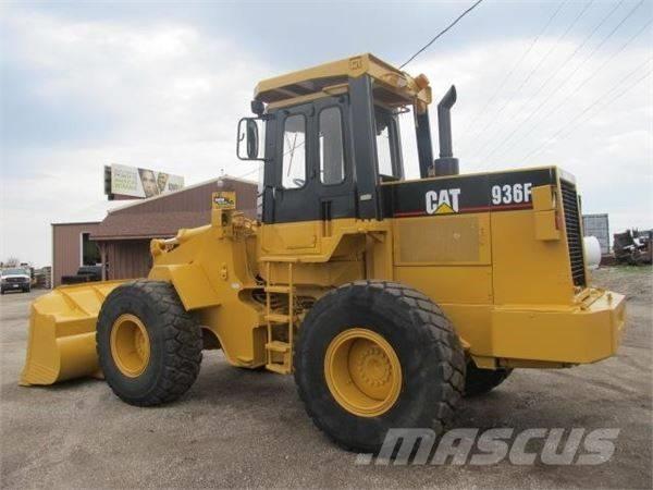 CAT 936 F Gumikerekes homlokrakodók