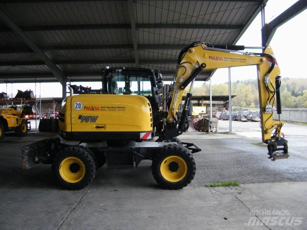 Yanmar B95W Gumikerekes kotrók
