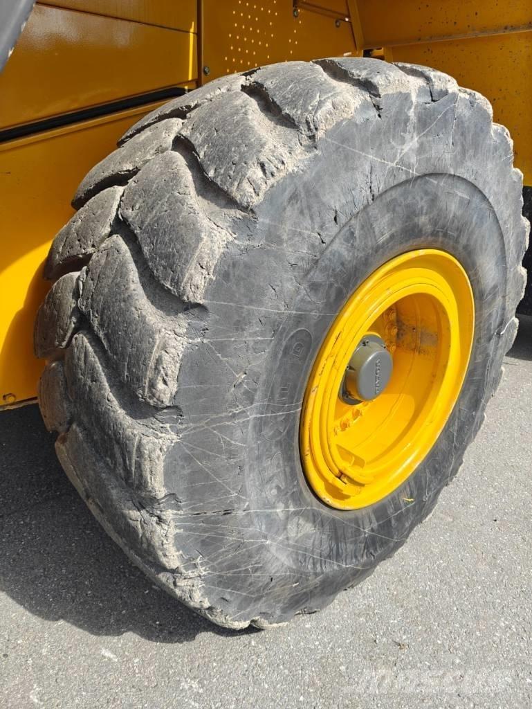 Volvo L 180 E Gumikerekes homlokrakodók