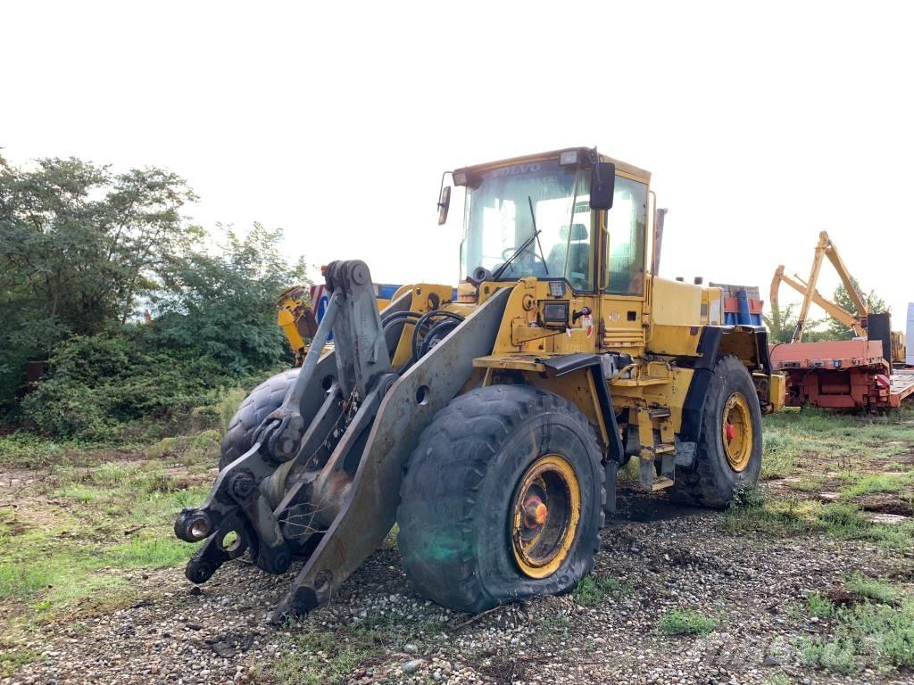 Volvo L 120 C Gumikerekes homlokrakodók