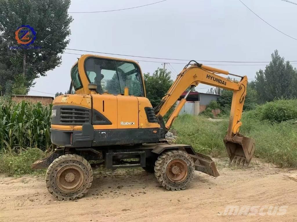 Hyundai 60 W Gumikerekes kotrók