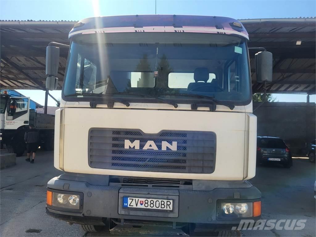 MAN 32.364 8X4 Fülkés alváz