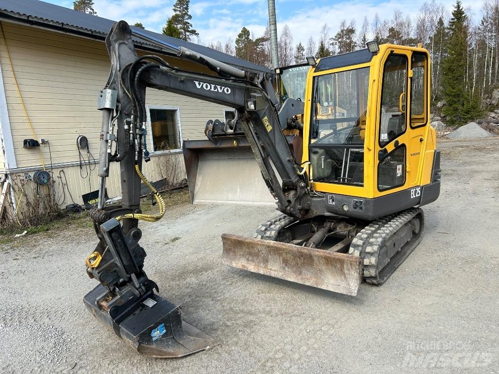 Volvo EC 25 Mini kotrók < 7t