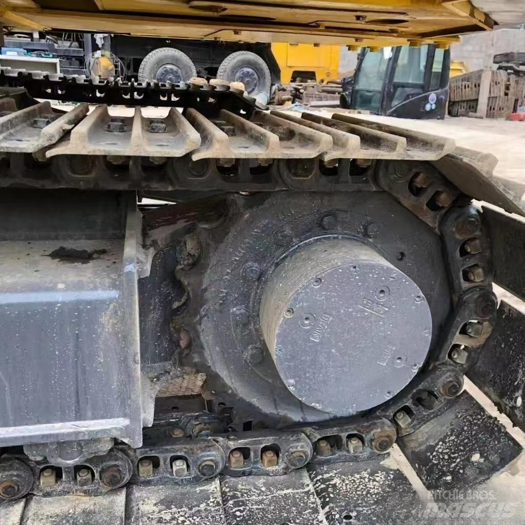 Komatsu PC 60 Lánctalpas kotrók