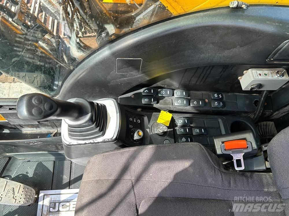 JCB JS220 LC Lánctalpas kotrók