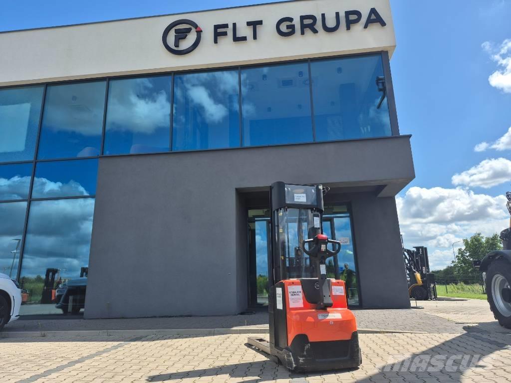 Toyota SWE140 Gyalogkíséretű targonca