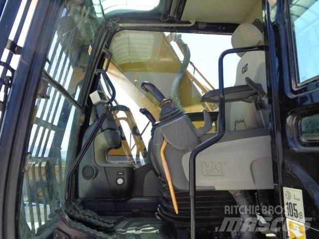 CAT 330 D L Lánctalpas kotrók