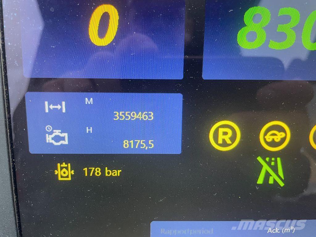 Komatsu 951 Betakarítók