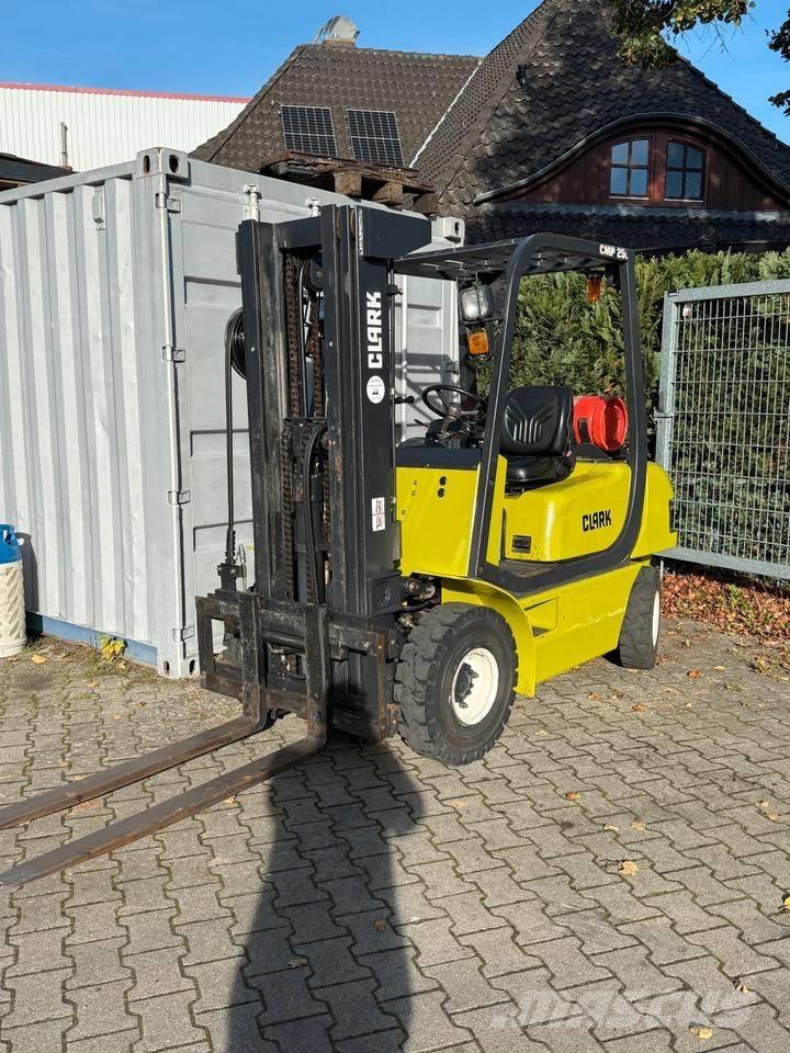Clark CMP 25 L Gázüzemű targoncák