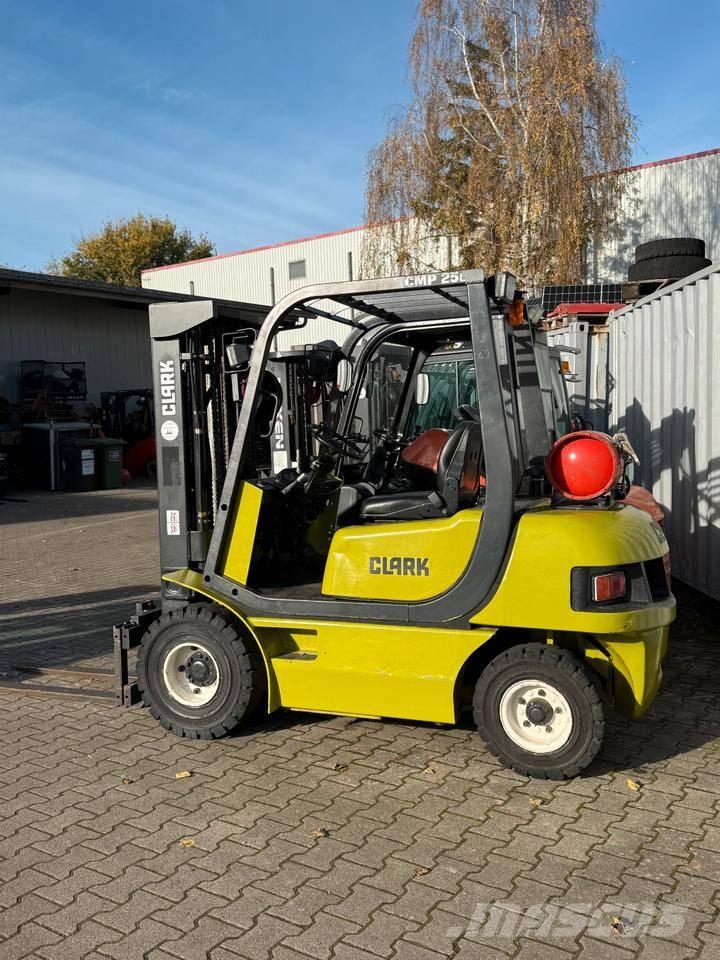 Clark CMP 25 L Gázüzemű targoncák