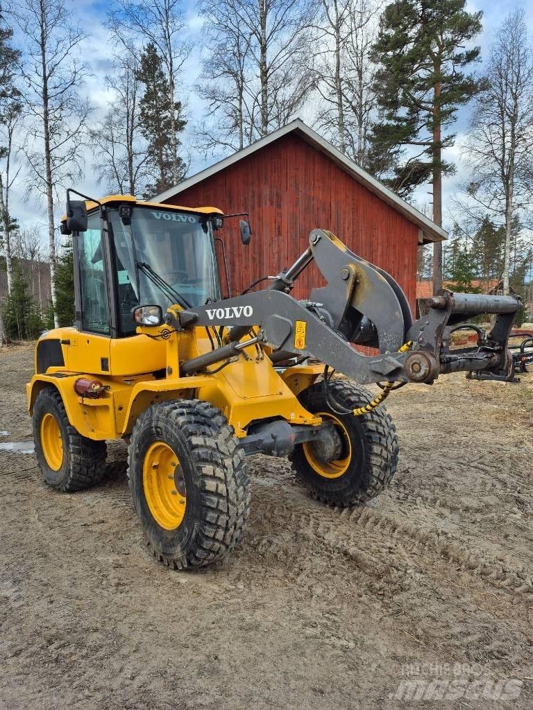 Volvo L 30 G Gumikerekes homlokrakodók