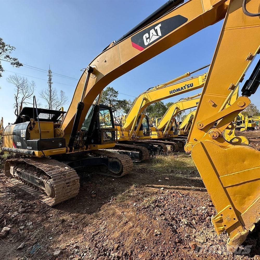 CAT 326D Lánctalpas kotrók
