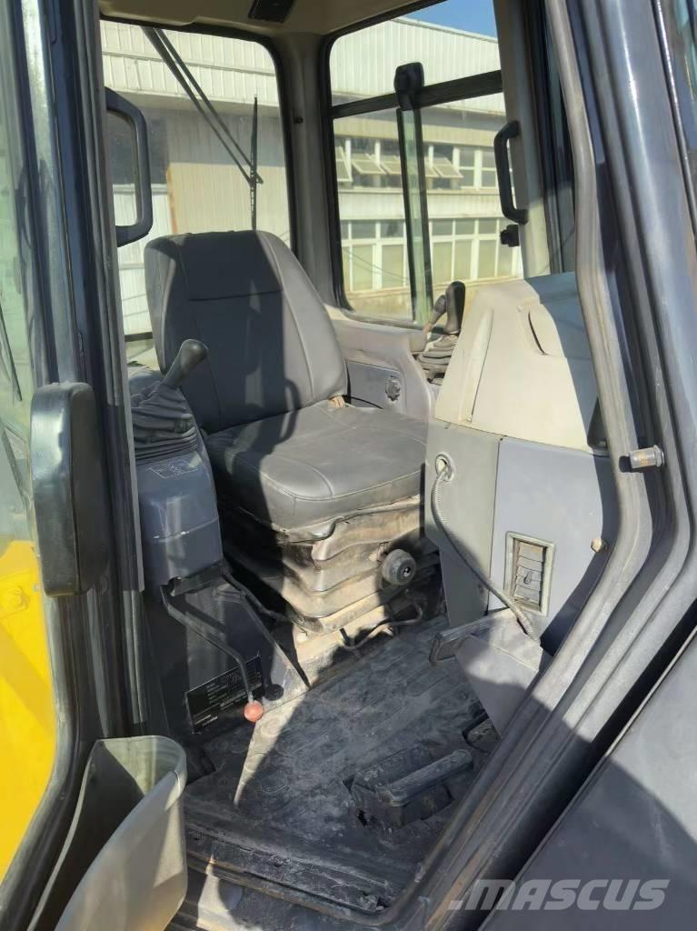 Komatsu D 85 EX-18 lánctalpas dózerek