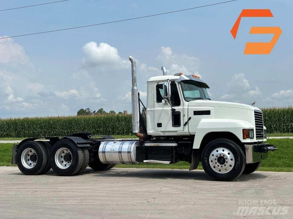 Mack Pinnacle 64ft Nyergesvontatók