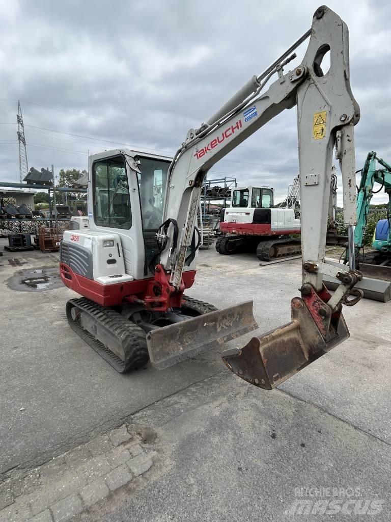 Takeuchi TB 228 Mini kotrók < 7t