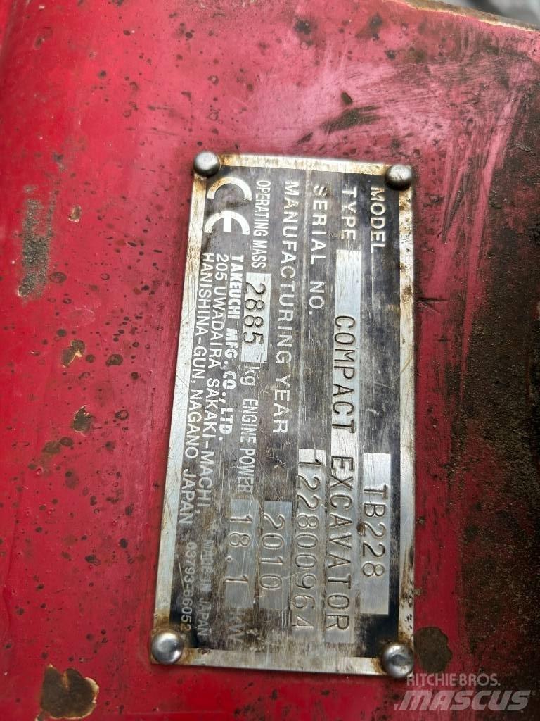 Takeuchi TB 228 Mini kotrók < 7t