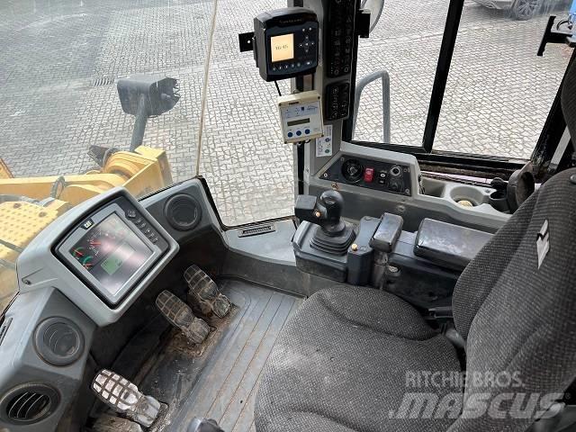 CAT 966 K Gumikerekes homlokrakodók