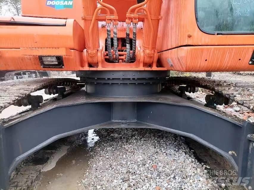 Doosan 225 LC-9 Lánctalpas kotrók