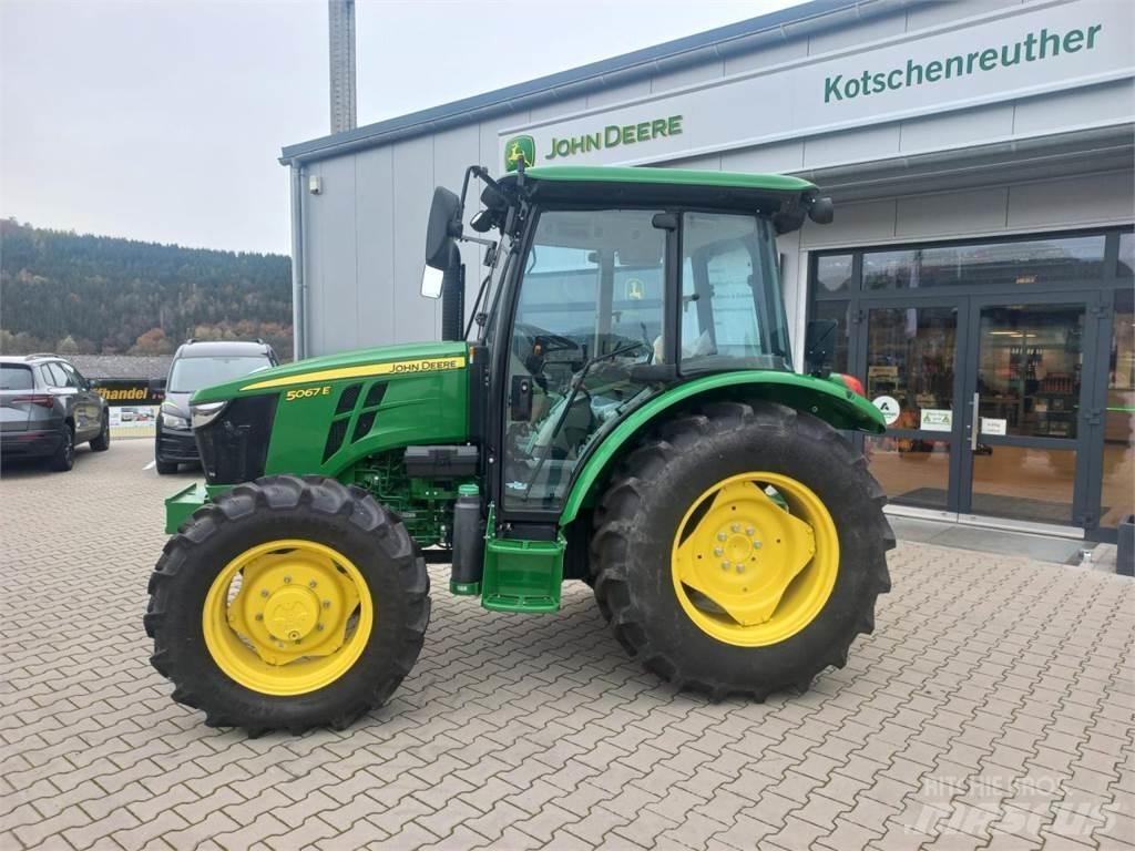 John Deere 5067E Traktorok