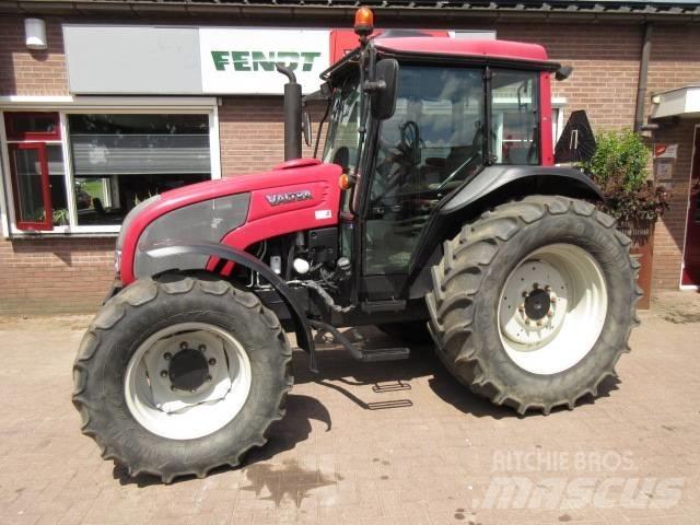 Valtra A93 HITECH Traktorok
