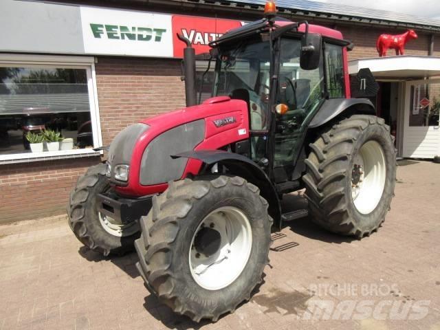 Valtra A93 HITECH Traktorok