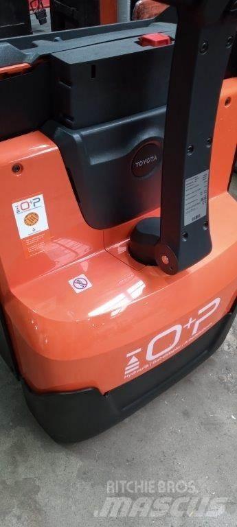 Toyota LWE 200 Alacsony emelőkocsi
