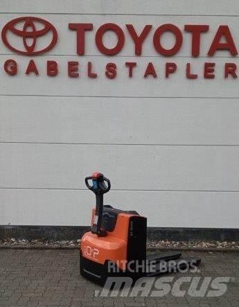 Toyota LWE 200 Alacsony emelőkocsi