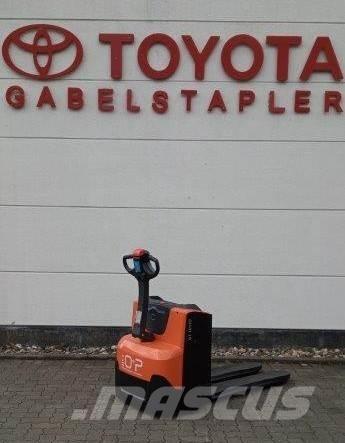 Toyota LWE 200 Alacsony emelőkocsi