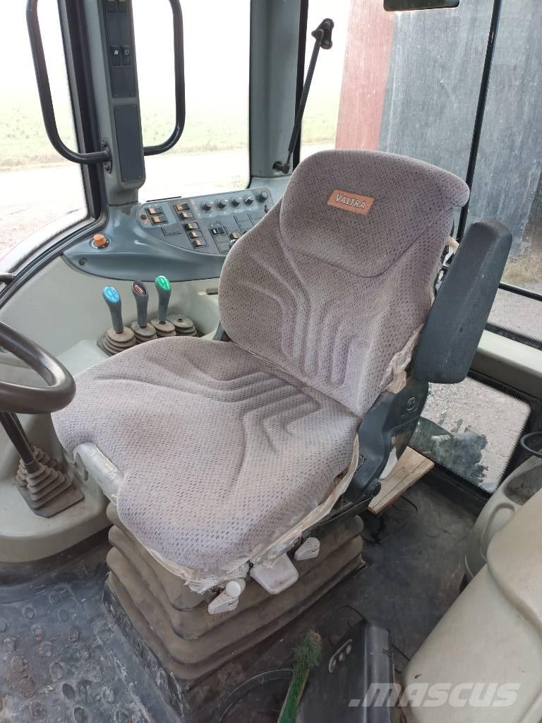 Valtra N 141 Traktorok