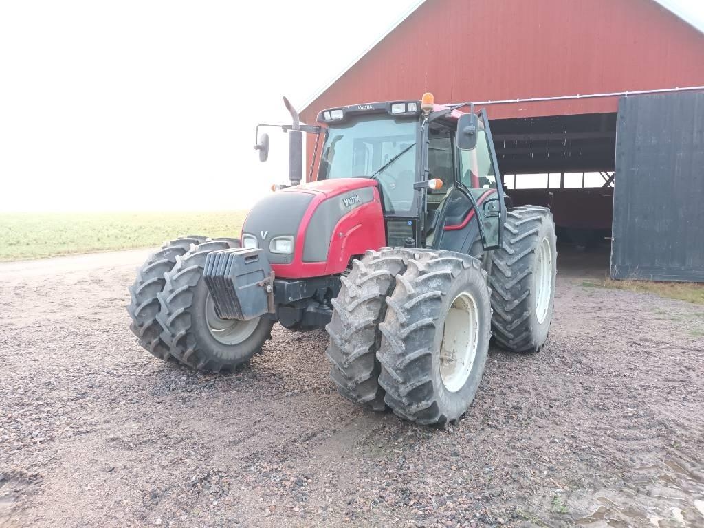 Valtra N 141 Traktorok